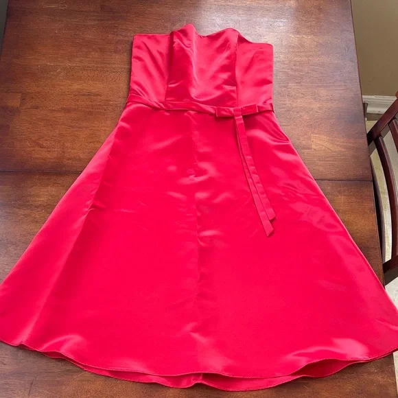 Elegant Red Strapless satin Dress with wrap - Picture 5 of 13